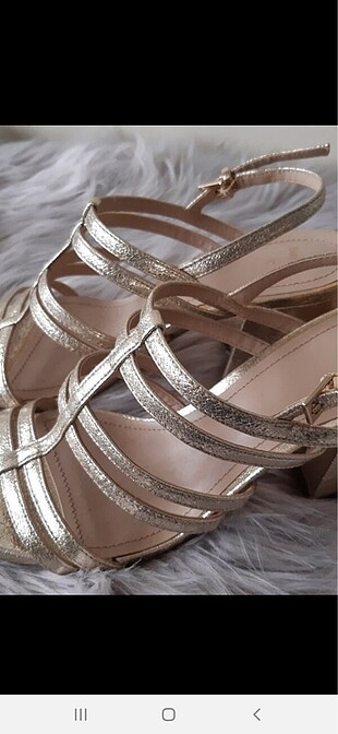 37 numara Bershka gold topuklu sandalet