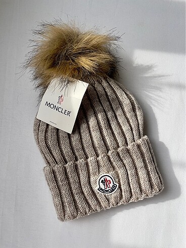 MONCLER TÜYLÜ BERE