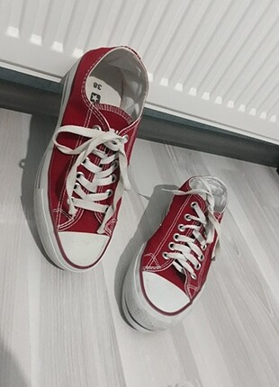 Kırmızı converse