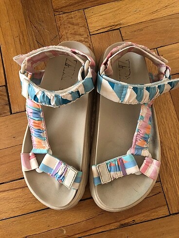 Zara kız çocuk sandalet
