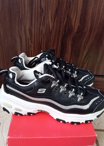 37,5 Beden Skechers orjinal siyah Ayakkabı