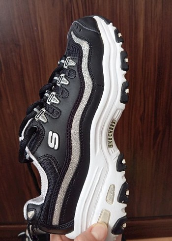 37,5 Beden siyah Renk Skechers orjinal siyah Ayakkabı