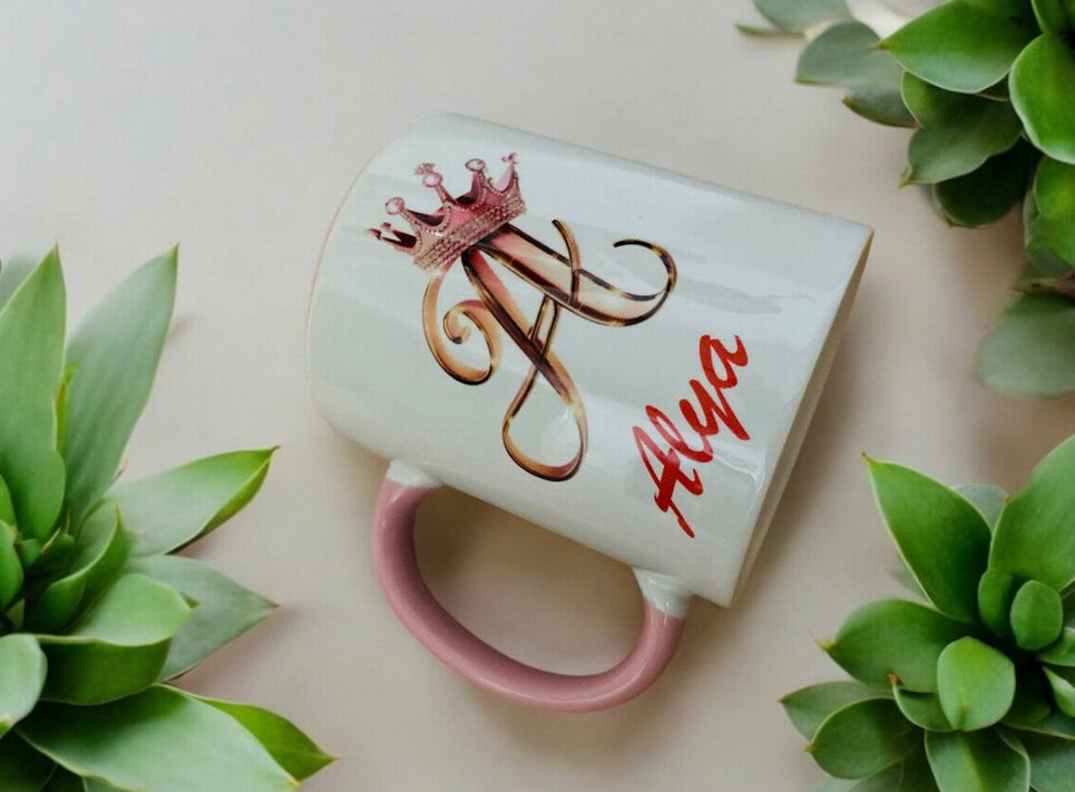 Pembe Kulplu Alya Yazılı Kupa - Görsel 2