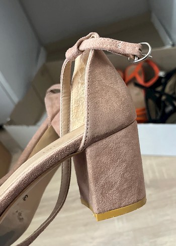 Diğer Bej Süet Stiletto Topuklu Kadın Ayakkabı