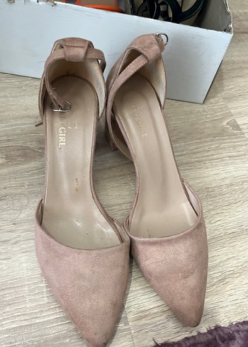 Bej Süet Stiletto Topuklu Kadın Ayakkabı