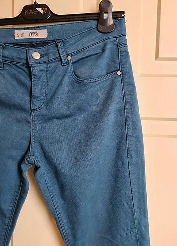 Zara Straight Leg Jeans 