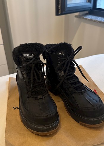 Siyah Kürklü  Kadın Bot - Görsel 2