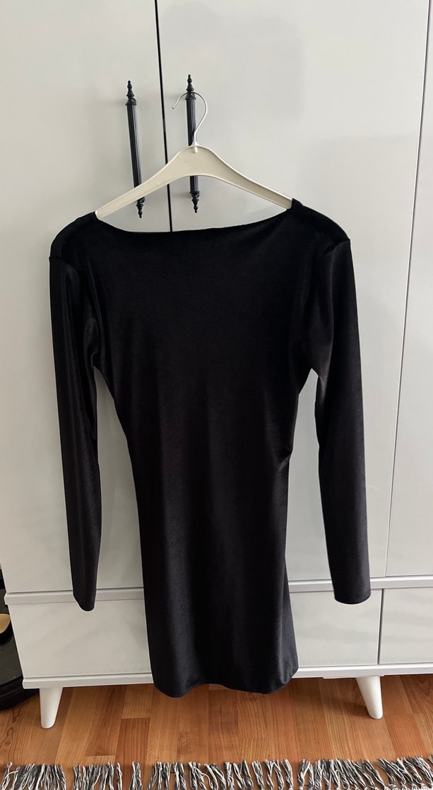 Siyah Drapeli Uzun Kollu Midi Elbise kadife - Görsel 2