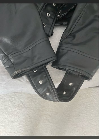 s Beden siyah Renk Zara Siyah Kemerli Deri Ceket