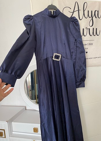 Parlak Lacivert Yüksek Yakalı Abiye - Görsel 3