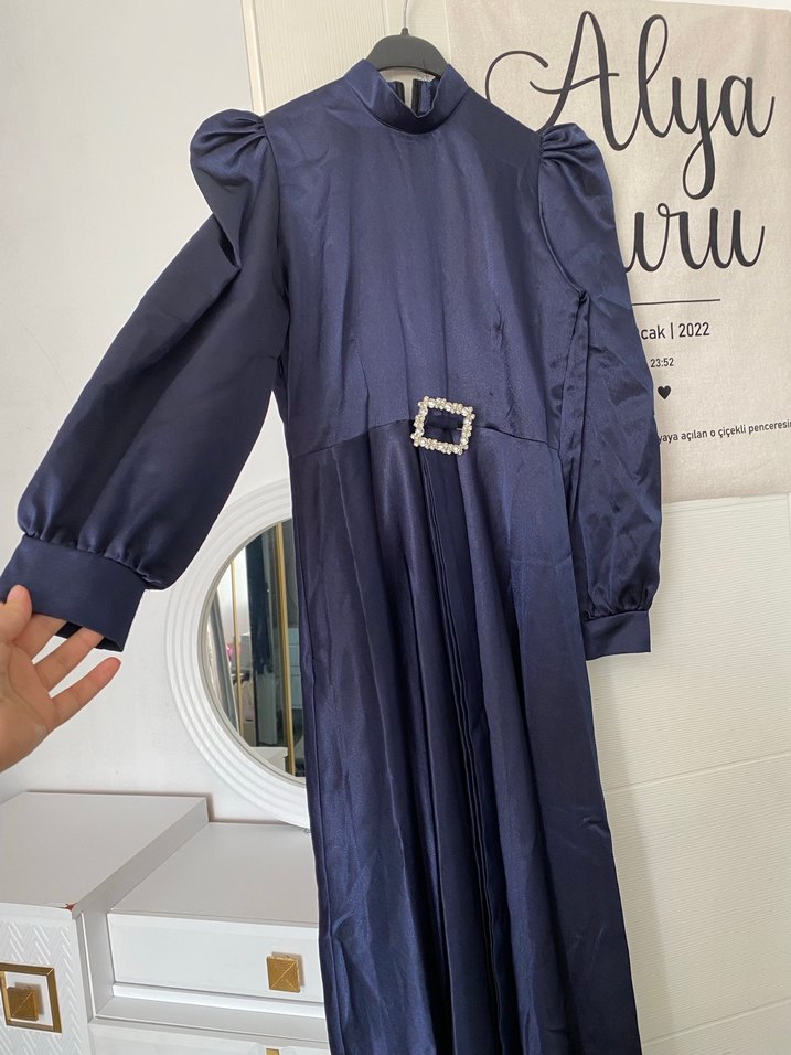 Parlak Lacivert Yüksek Yakalı Abiye - Görsel 3