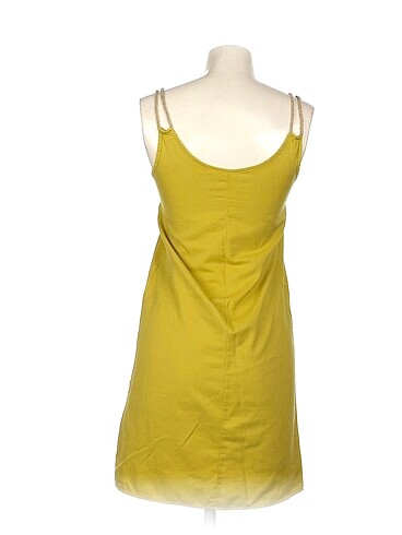 universal Beden PreLoved Kısa Elbise %70 İndirimli.