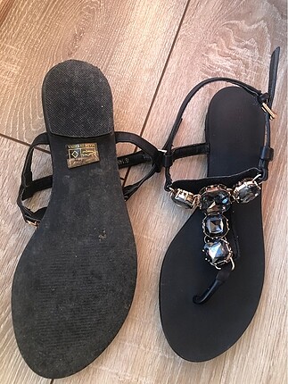 37 Beden siyah Renk İpekyol taşlı sandalet