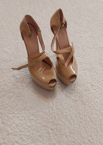 Bej Parlak Tokalı Stiletto Kadın Ayakkabı - Görsel 3