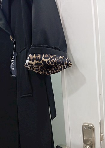 42 Beden siyah Renk Leopar Desenli Siyah Uzun Trençkot