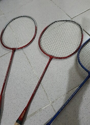  Badminton raketleri