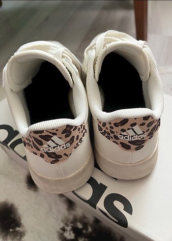 Adidas spor ayakkabı leoparlı orijinal - Görsel 2