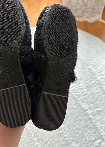 Siyah Kürklü Kadın Ev Babeti - Görsel 4