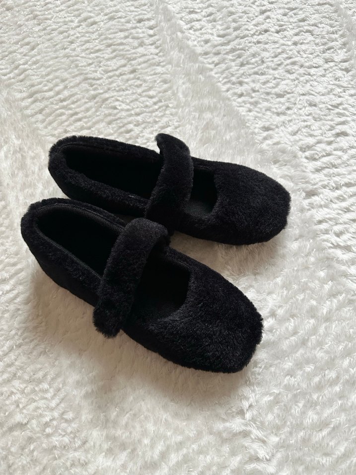 Siyah Kürklü Kadın Ev Babeti - Görsel 2