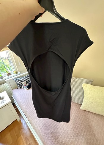 Pull and Bear Siyah V Yaka Kısa Kollu Midi Elbise