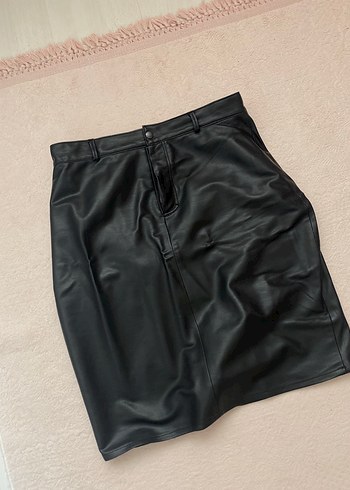 Zara Deri Kemerli Midi Şort
