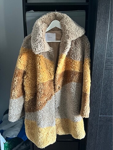 BERSHKA KÜRK