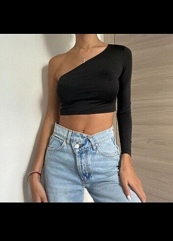 Bershka Siyah tek kollu crop top 