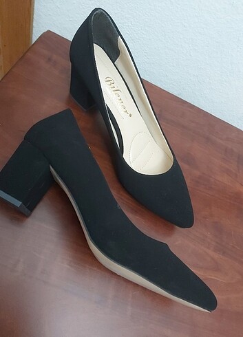 Diğer Süet stiletto (topuklu ayakkabı)