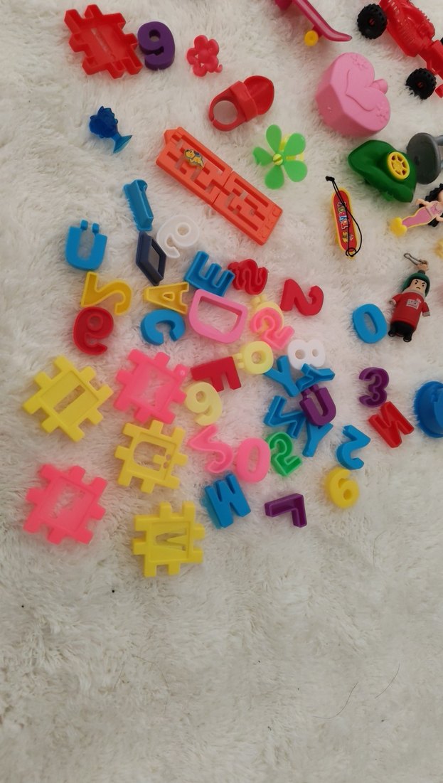 Renkli Çeşitli Oyuncak Seti - Görsel 2