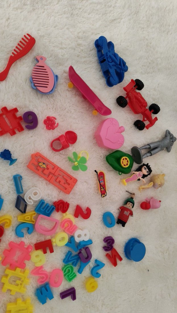 Renkli Çeşitli Oyuncak Seti - Görsel 3