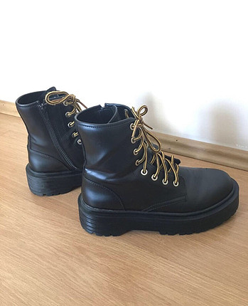 38 Beden siyah Renk Pull and bear bot