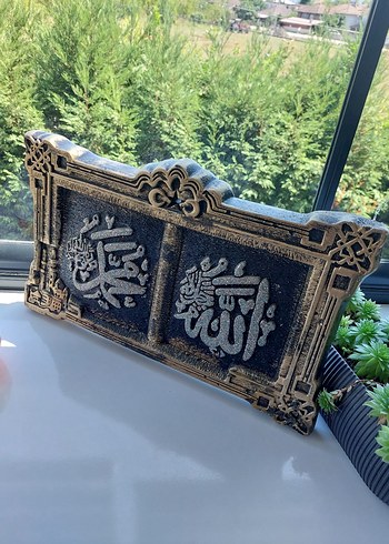 Beden Altın Renkli Karanlık Temalı Hat Tablosu