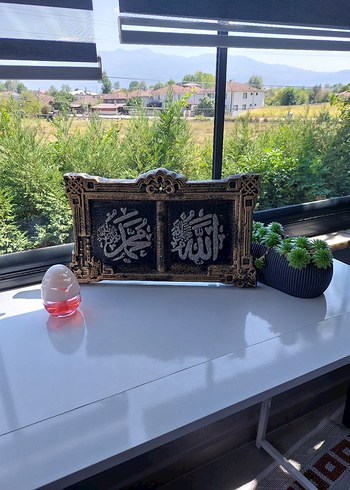 Altın Renkli Karanlık Temalı Hat Tablosu