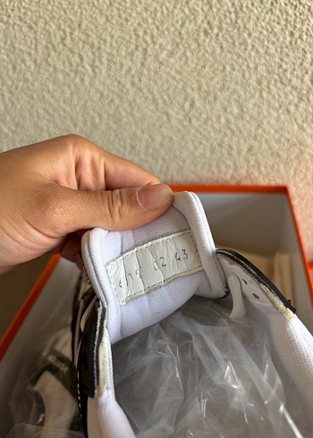 43 Beden beyaz Renk Louis Vuitton erkek ayakkabı