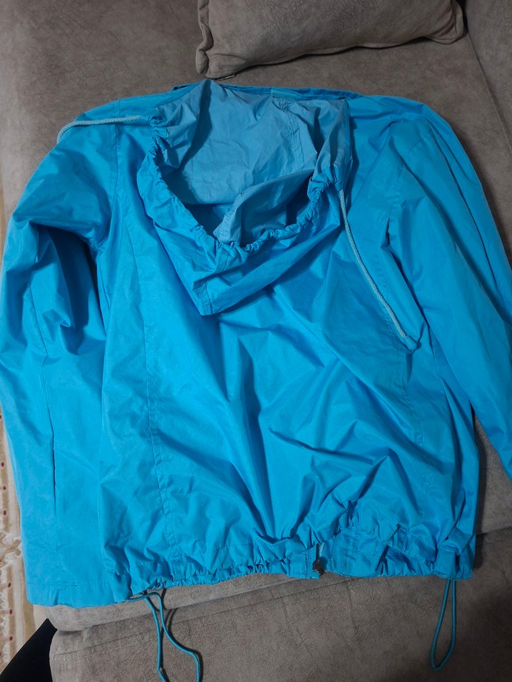 Mavi Kapüşonlu Rüzgarlık - Görsel 2