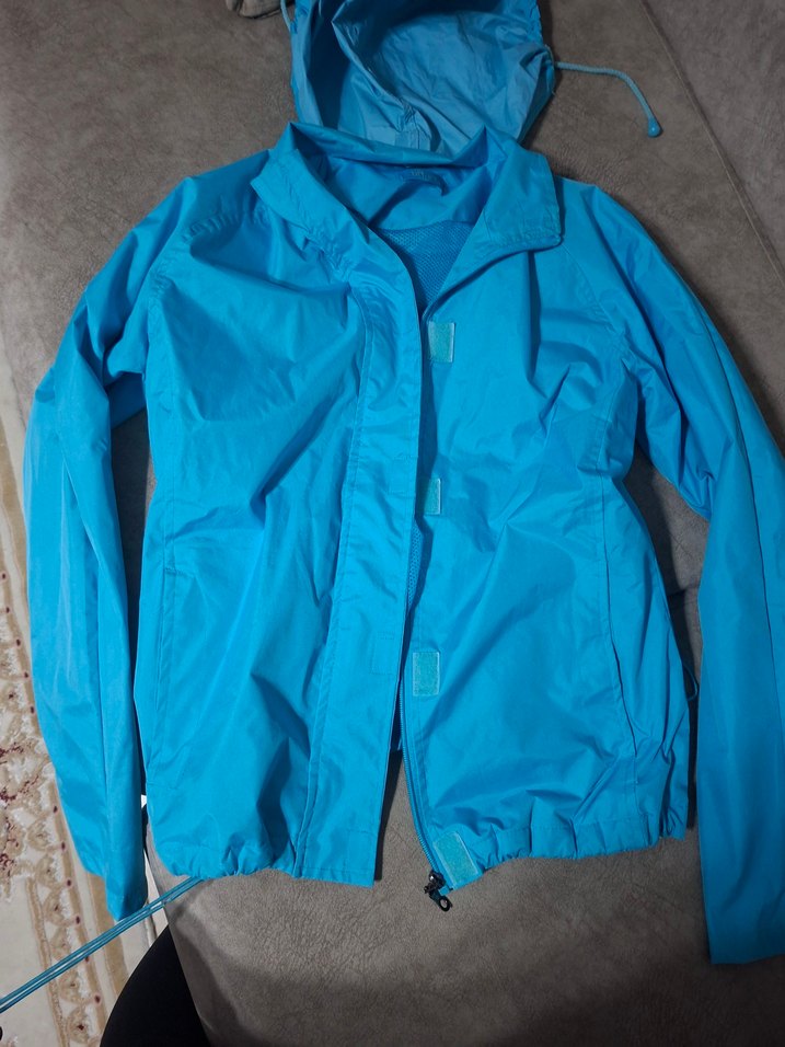 Mavi Kapüşonlu Rüzgarlık - Görsel 3