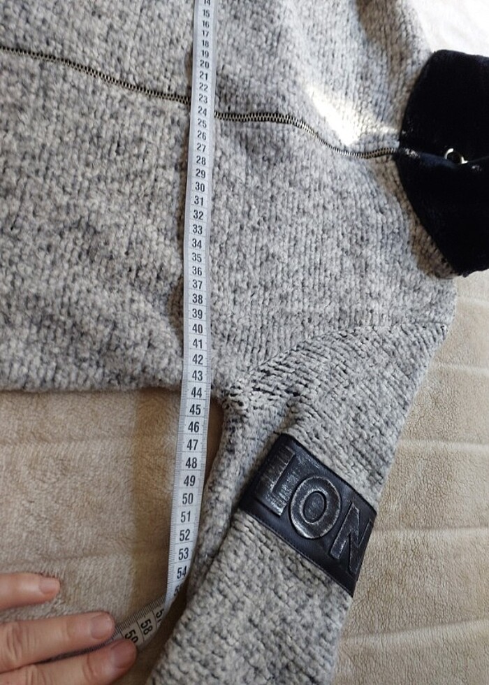 Kolları yakası kürklü Kaban  - Görsel 4