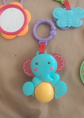 Fisher Price Renkli Diş Kaşıyıcı ve Çıngırak Seti
