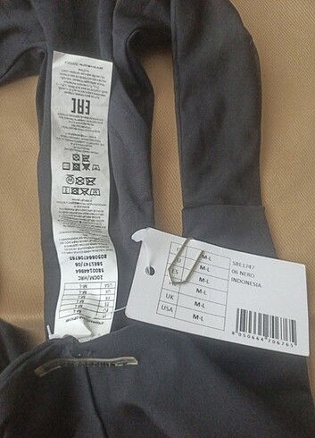 m Beden siyah Renk calzedonia M-L siyah bikini altı iç kısımda sökük vardı diktim b