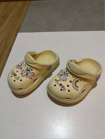 LC Waikiki Kız bebek crocs terlik
