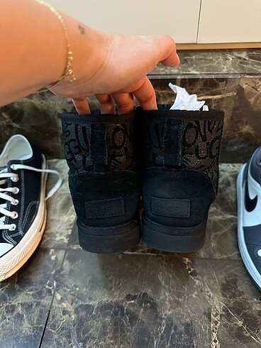 38 Beden Ugg bot