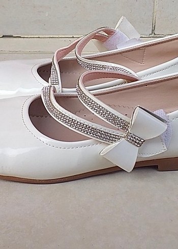 Beyaz Tokalı Kız Çocuk Babet - Görsel 3