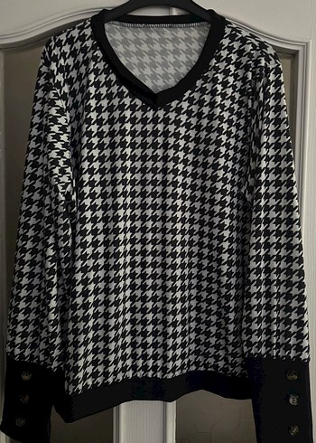 Düğmeli V Yaka Desenli Kadın Triko - Görsel 4