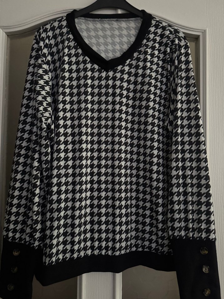 Düğmeli V Yaka Desenli Kadın Triko - Görsel 5