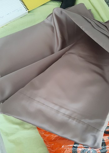 Diğer sütlü kahve renginde fon veya karartma perde