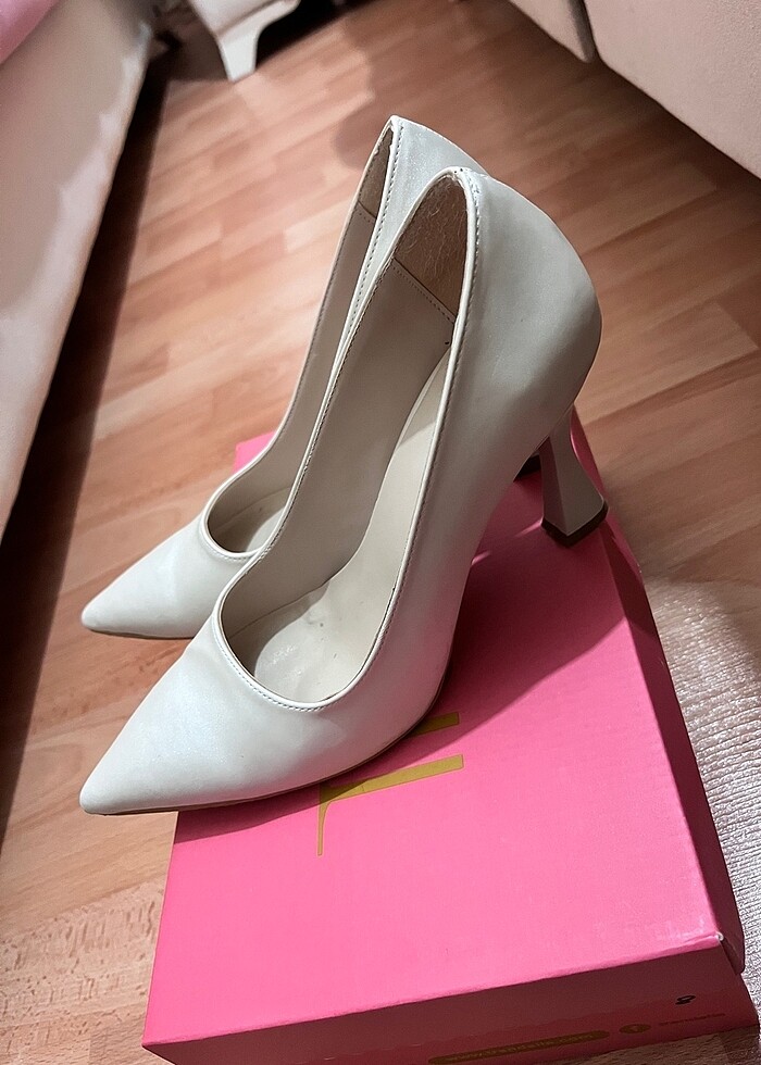 Topuklu ayakkabı - Görsel 2