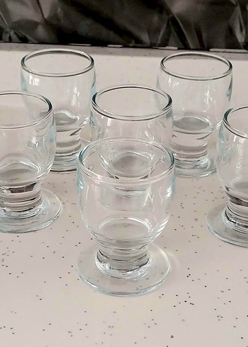 Kırmızı Noktalı Cam Çay Tabağı Seti - Görsel 2