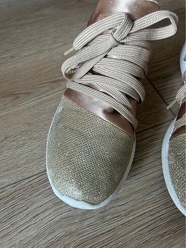 37,5 Beden Skechers Bobs spor ayakkabı