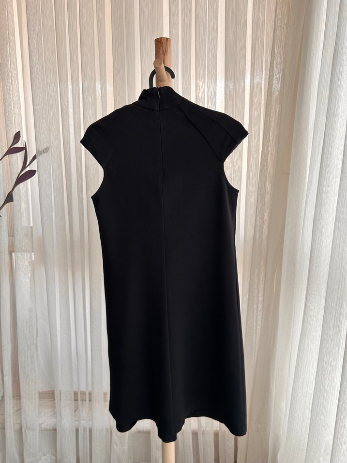 Yüksek Yakalı Siyah Midi Elbise - Görsel 4