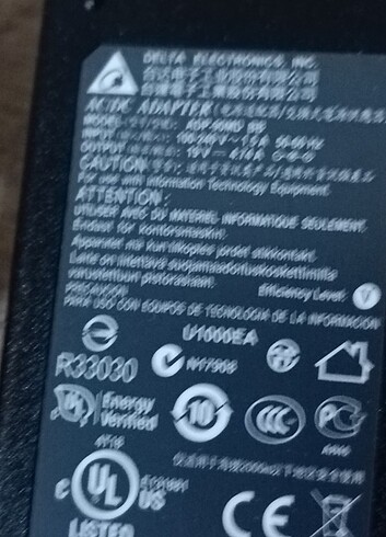  Beden 19 volt laptop şarj aleti adaptör 